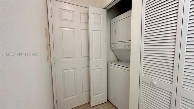 Building Photo - 2401 NE 65th St