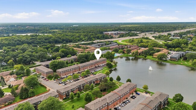 Building Photo - 9388 Bay Colony Dr