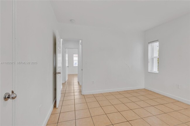 Building Photo - 505 SW 11th St