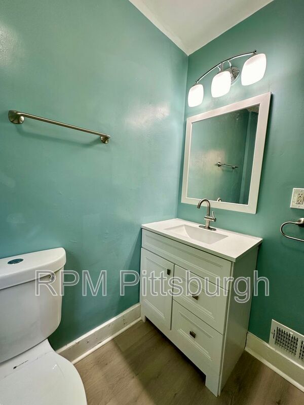 Building Photo - 929 Clarissa St