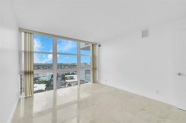 Building Photo - 2841 N Ocean Blvd