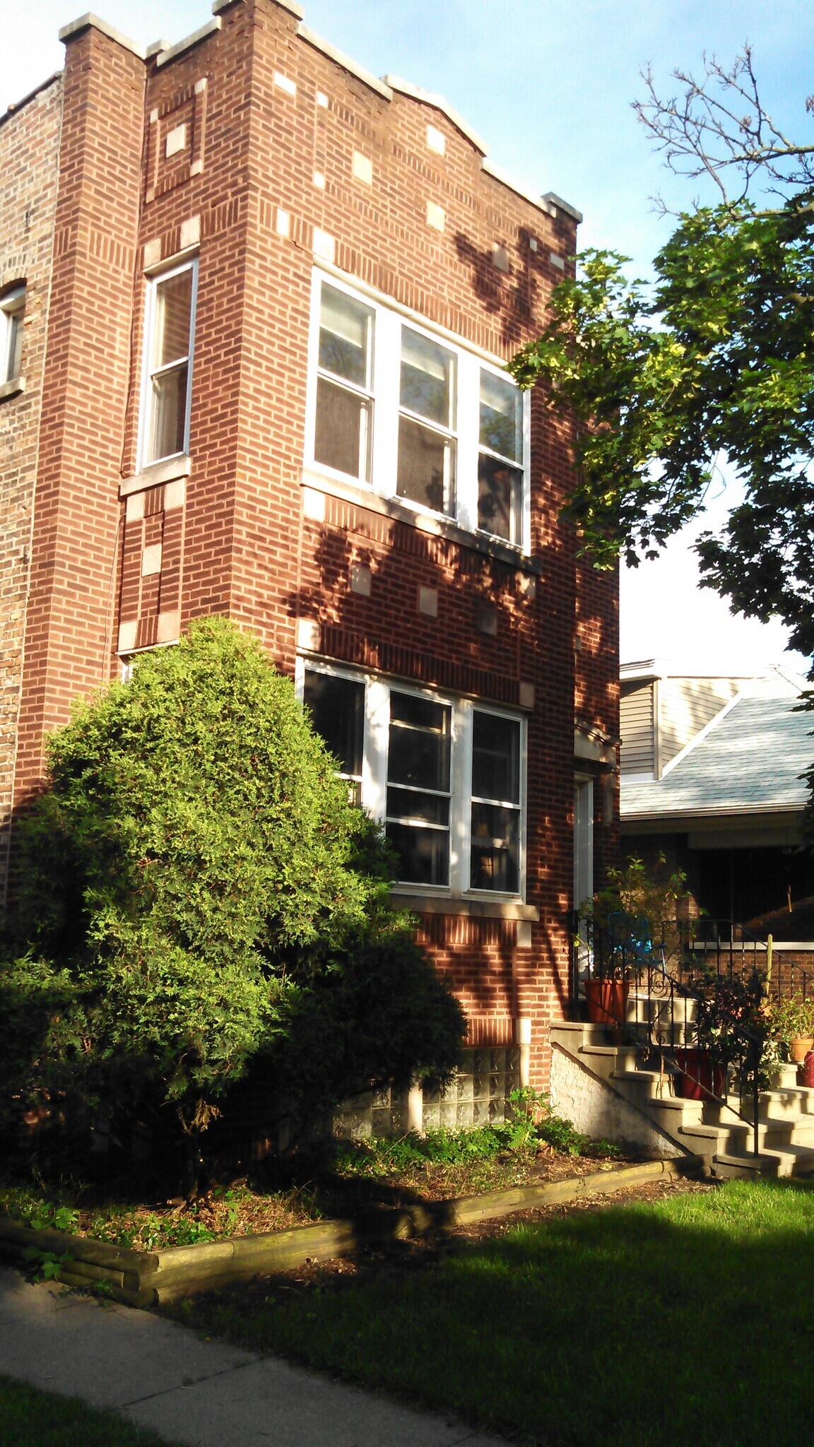 Building Photo - 624 Elgin Ave