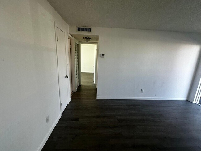 Building Photo - 23 SE 12th St