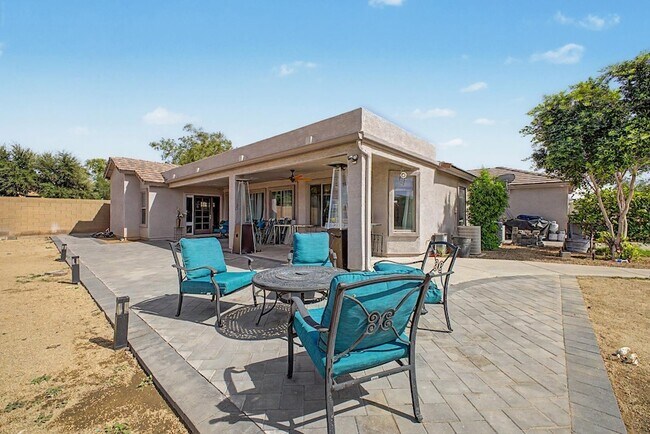 Building Photo - 8352 W San Juan Ave