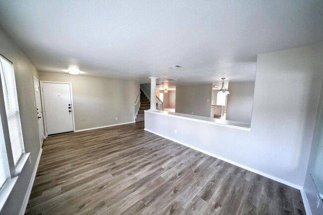 Building Photo - Stunning 4-Bedroom, 2.5-Bathroom Home in L...