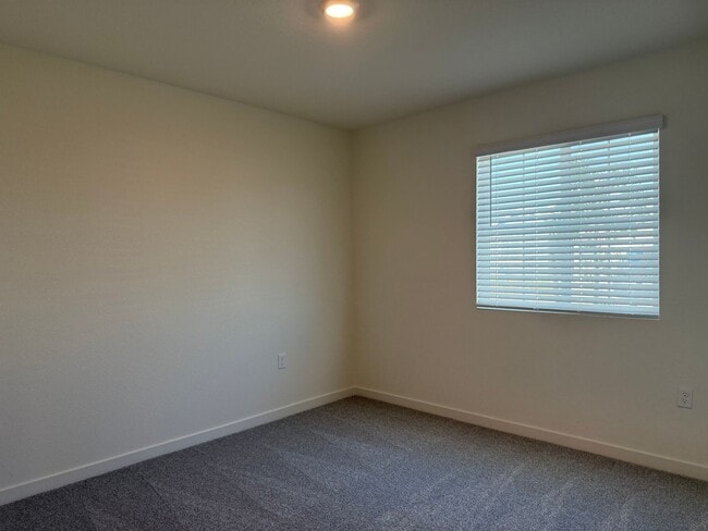 Building Photo - Brand new beautiful home! Please read enti...