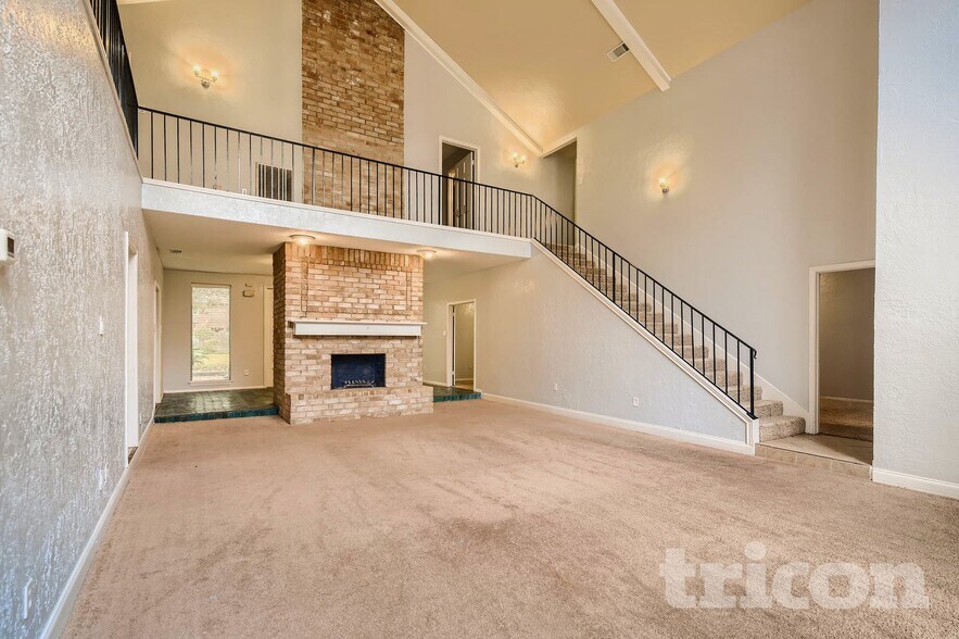 Building Photo - 8103 Oak Moss Dr