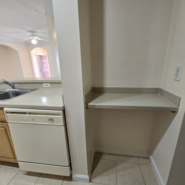 Building Photo - 1 Bedroom Condo for RENT