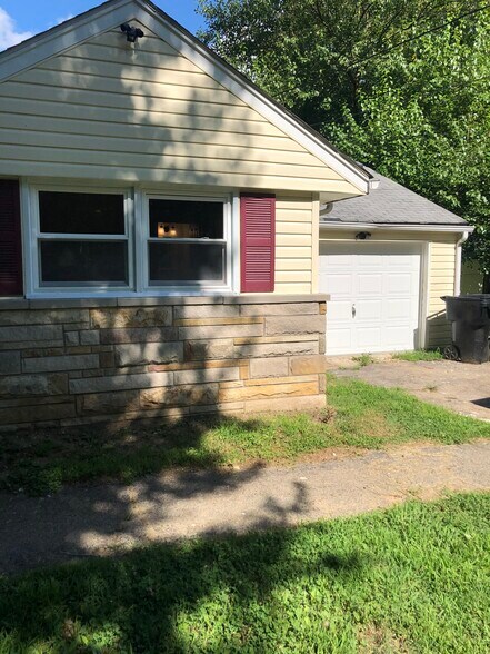 Garage - 9215 ARISTIDES DR