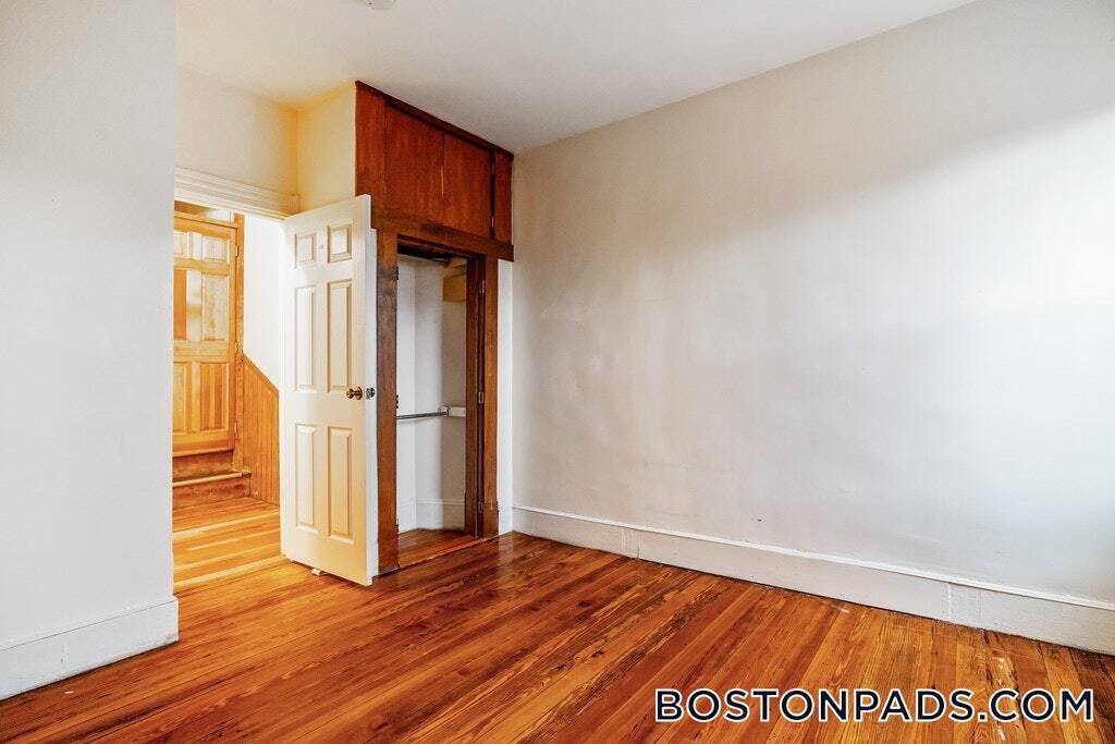 Building Photo - 126 Day St