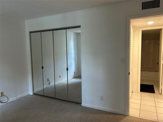 Building Photo - 6123 Coral Lake Dr