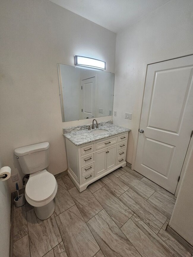 Building Photo - 3 Bedroom 2 Bathroom Duplex for Rent in Corning!