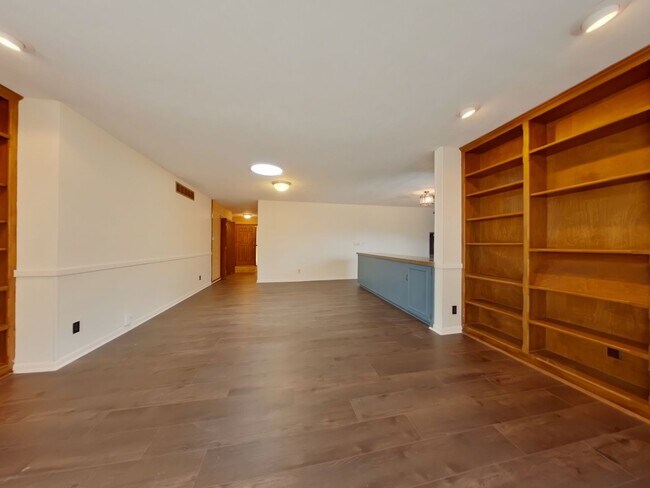 Building Photo - 7761 Killarney Ct