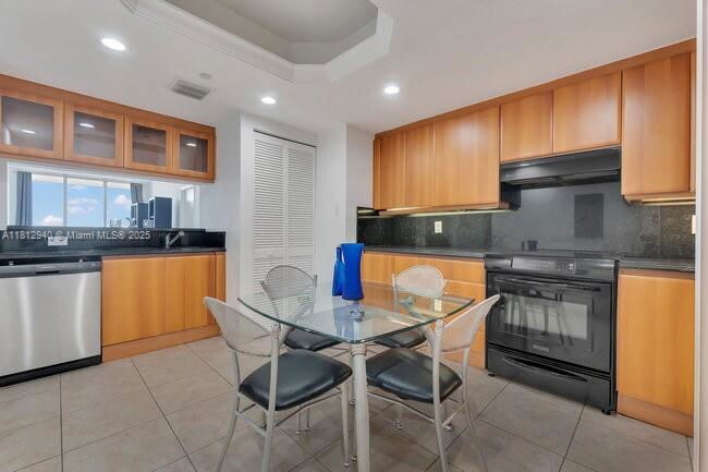 Building Photo - 9595 Collins Ave