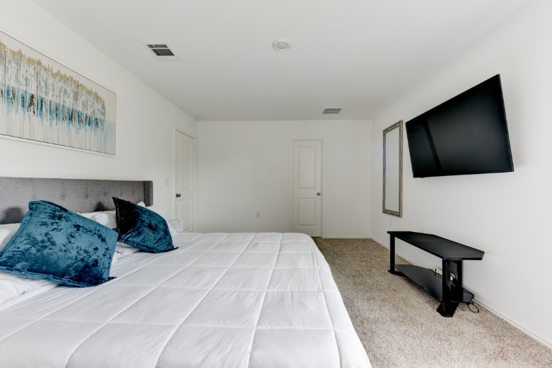 Building Photo - 2204 Nightview Dr