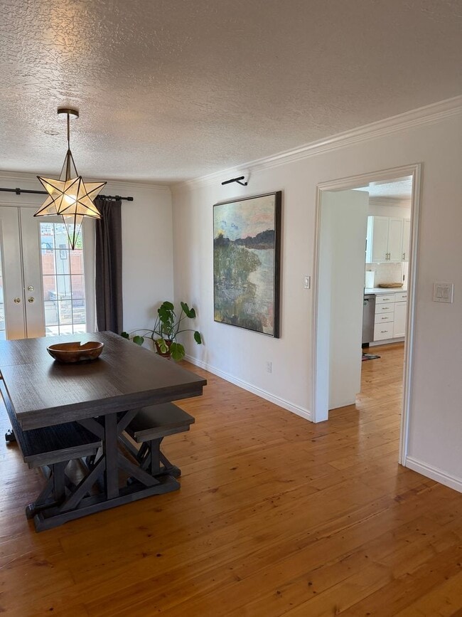 Building Photo - Beautiful 4 bedroom, 3 bathroom Home with a pool!!