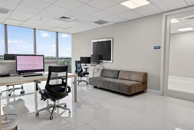 Building Photo - 601 NE 36th St