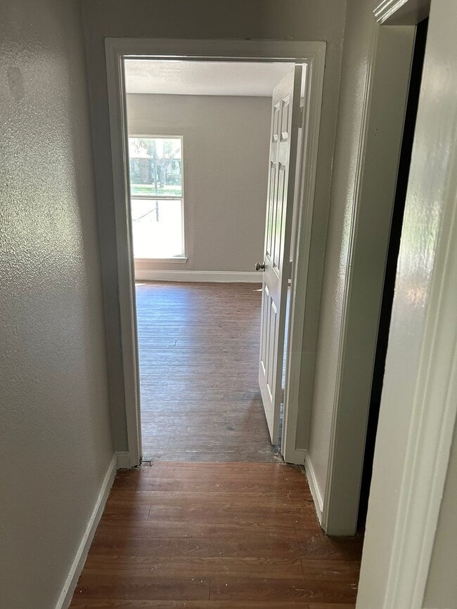 Building Photo - 2211 Granada Dr