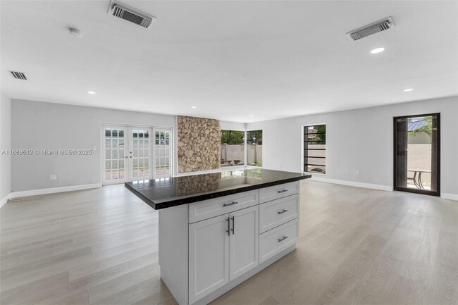 Building Photo - 4400 SW 89th Ave