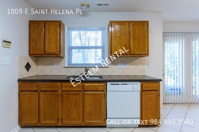 Building Photo - 1009 E St Helena Pl