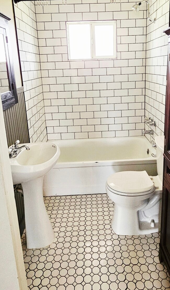 Building Photo - 2886 Cottonwood Creek Rd