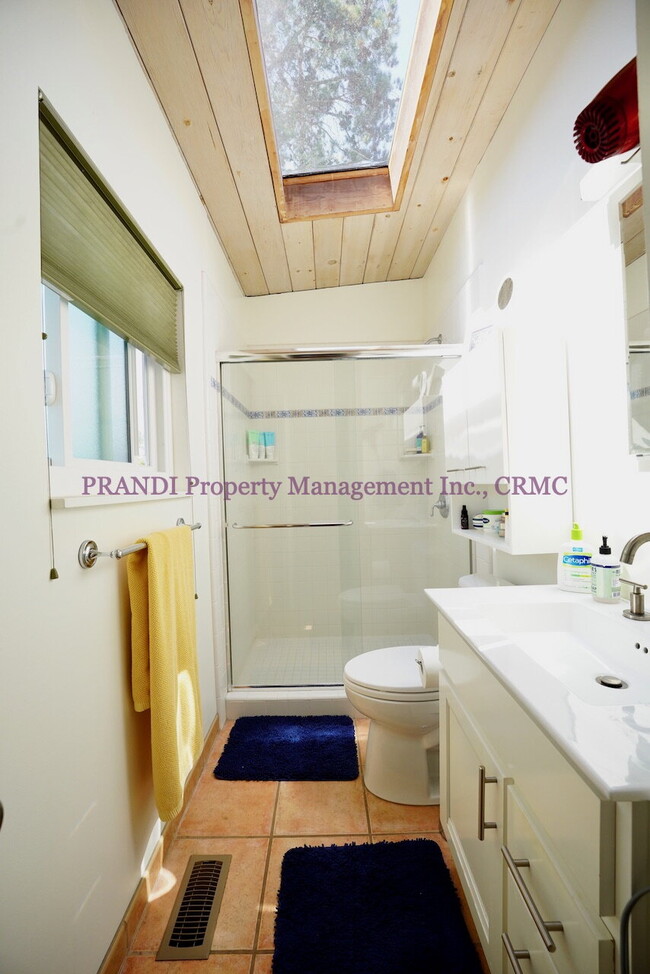 Building Photo - Quality San Anselmo Home Near Parks and Sc...