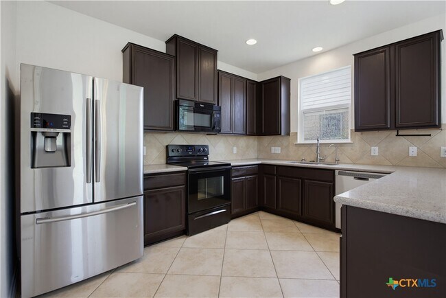 Building Photo - 161 Cushman Dr