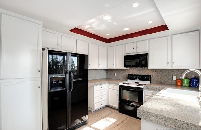 Building Photo - Very Cute 3 bedroom 2 bath Home!!
