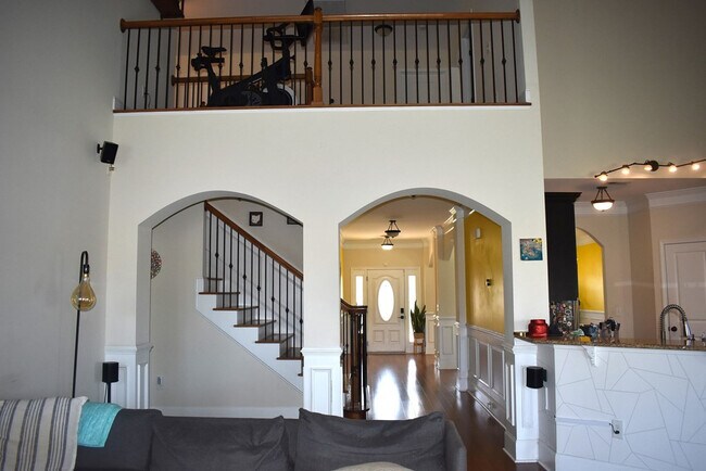 Building Photo - 2190 Harborview Dr