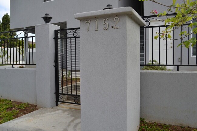 Building Photo - MOVE IN READY 2/2 with 2 Assigned Parking! In Unit Washer & Dryer! Gated Community! Centrally Loc...