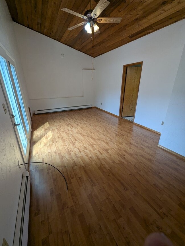 Building Photo - 2 bed/2.5 bath single family home w/ bonus...