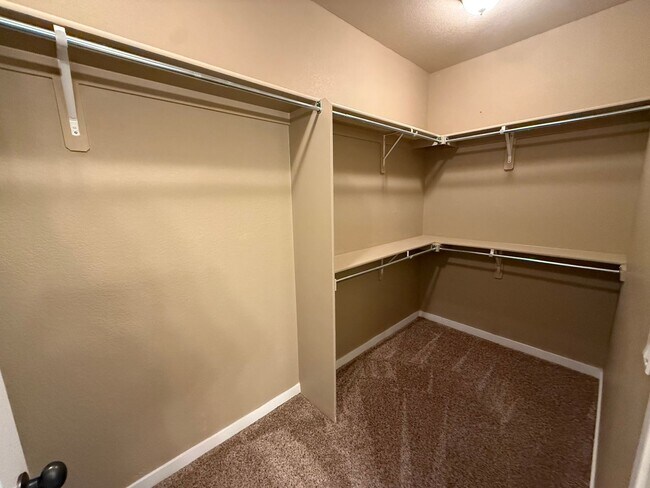 Building Photo - Fantastic 2 Bedroom, 2 Bath Ground Level Condo With Detached Garage in Loveland, Colorado