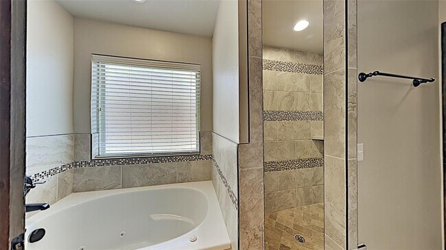 Building Photo - 5917 Grandby Rd