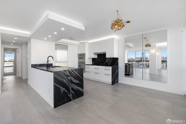 Building Photo - 2200 Sacramento St