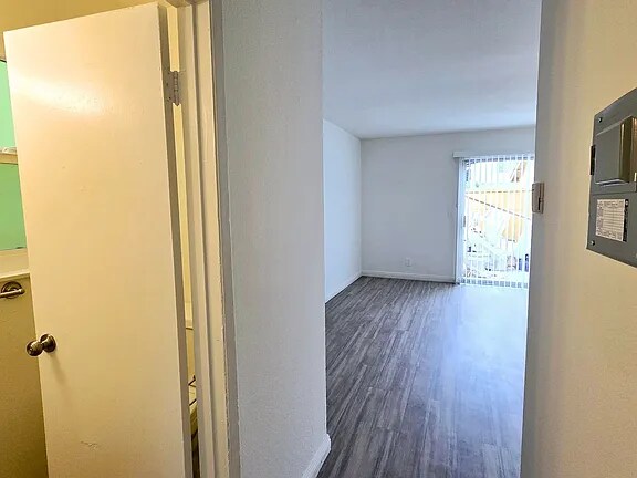 Building Photo - 2717 S Baker St