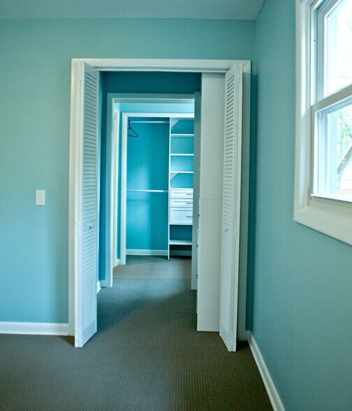 Building Photo - 225 Buell St