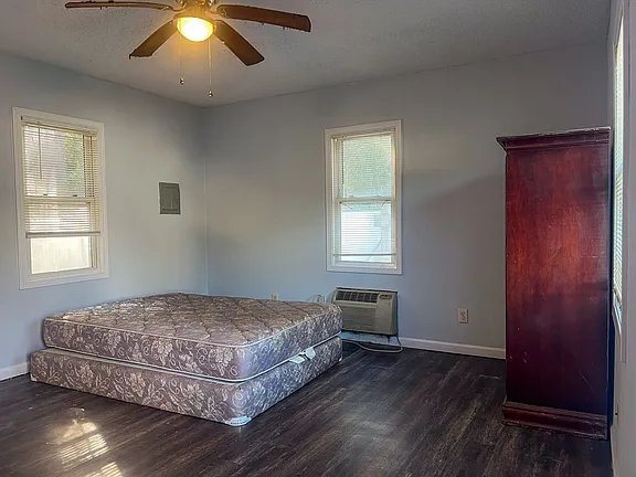 Building Photo - 1405 Beaver Rd