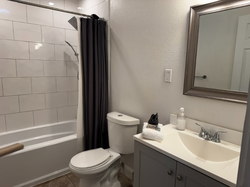 Building Photo - 2120 Kinsington St