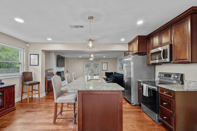 Building Photo - Spacious 4-Bedroom, 2.5-Bath Home E Duffy