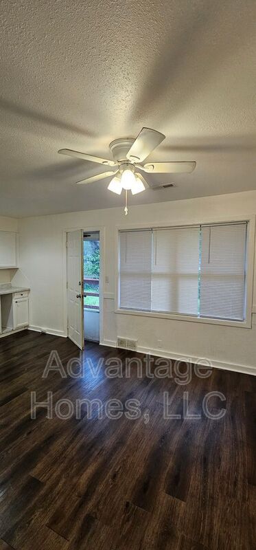 Building Photo - 11410 Palmer Ave