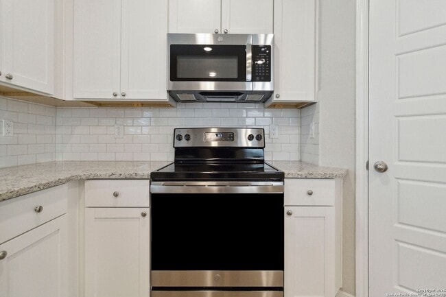 Building Photo - Brand New 3 Bd 3 Full Bath Townhouse Near ...