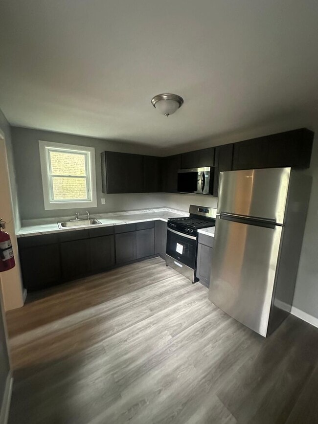 Building Photo - Renovated 3 Bedroom Home