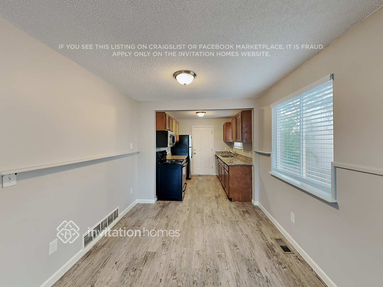 Building Photo - 17525 E Union Dr