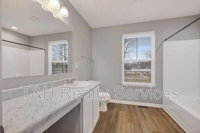 Building Photo - 156 Haugh St