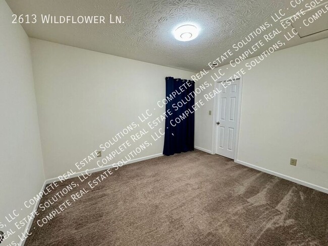 Building Photo - Move-in Special:  $300 off first months rent