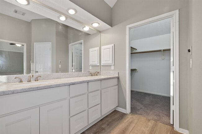 Building Photo - 12912 Kingsbridge Ln