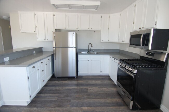 Building Photo - 142 W Marquita