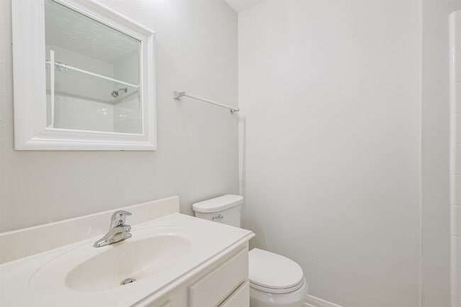 Building Photo - 8051 Bay Branch Dr