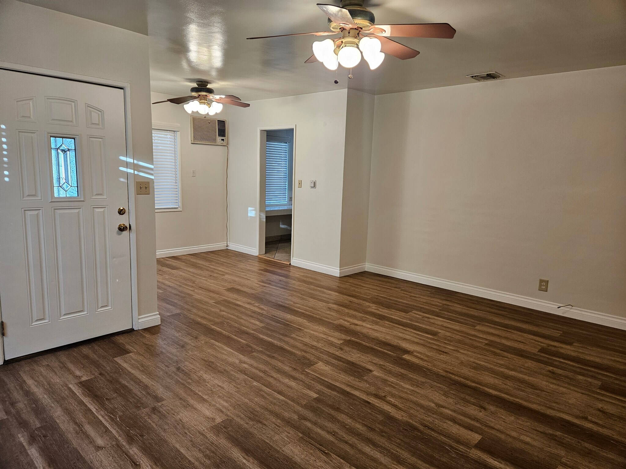 Building Photo - 9966 Glencrest Cir