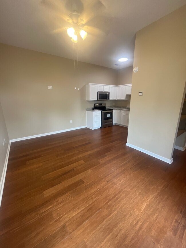 Building Photo - 1802 Teston Ln